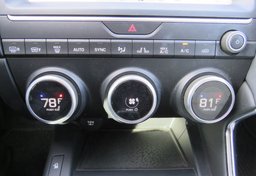 2018 Jaguar E-PACE - Image 40