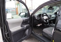 2020 Toyota Tacoma - Image 18