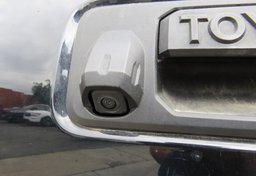 2020 Toyota Tacoma - Image 16