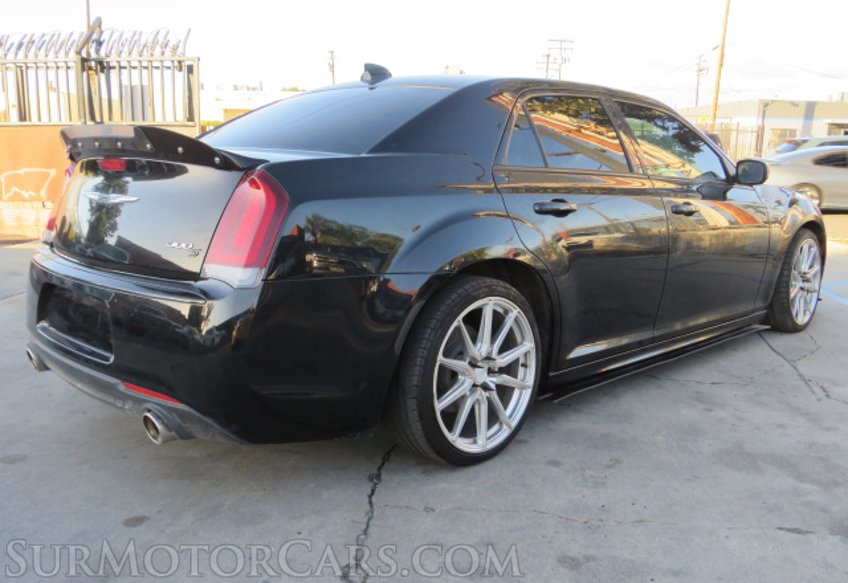 2020 Chrysler 300 - Image 10