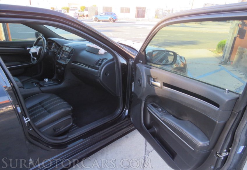 2020 Chrysler 300 - Image 21