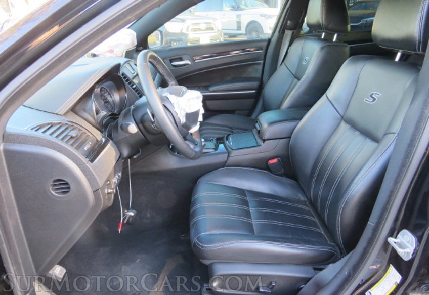 2020 Chrysler 300 - Image 25