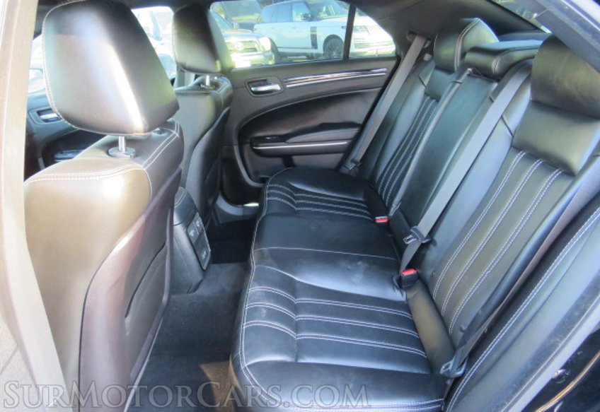 2020 Chrysler 300 - Image 30