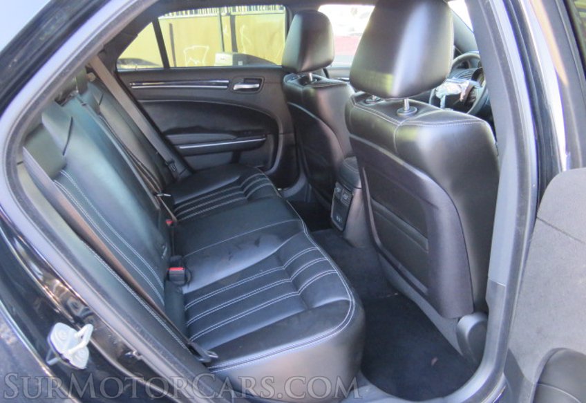 2020 Chrysler 300 - Image 29