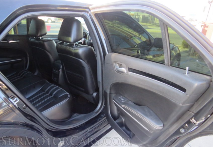 2020 Chrysler 300 - Image 23