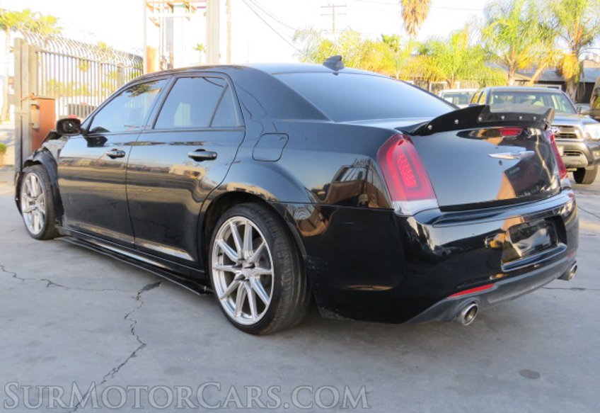 2020 Chrysler 300 - Image 9