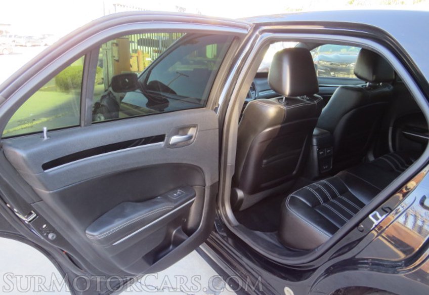 2020 Chrysler 300 - Image 22