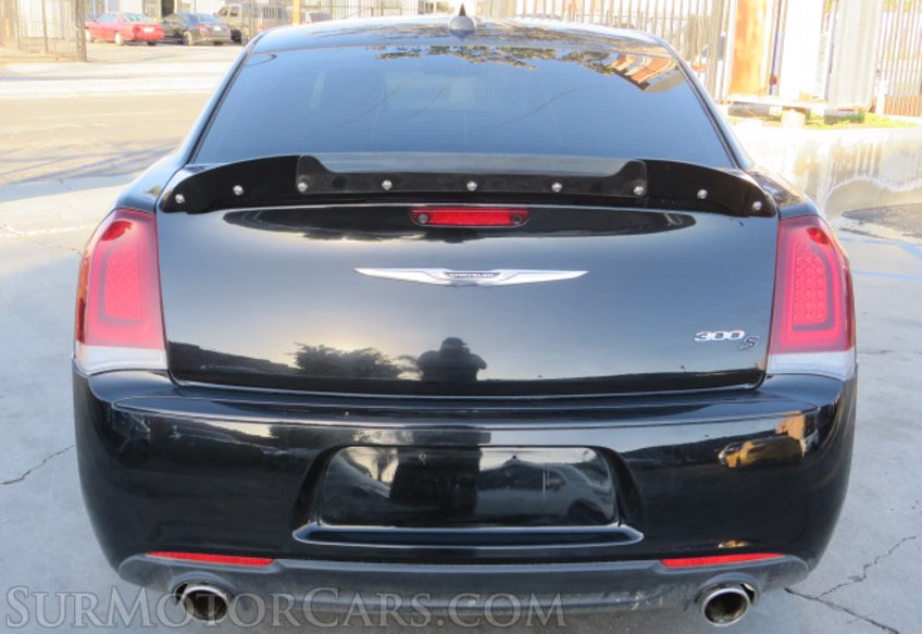 2020 Chrysler 300 - Image 12