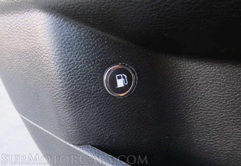 2020 Chrysler 300 - Image 40