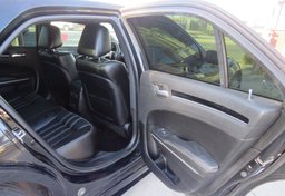 2020 Chrysler 300 - Image 23