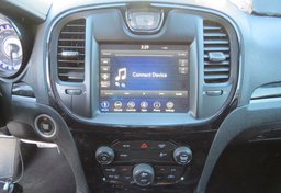 2020 Chrysler 300 - Image 34