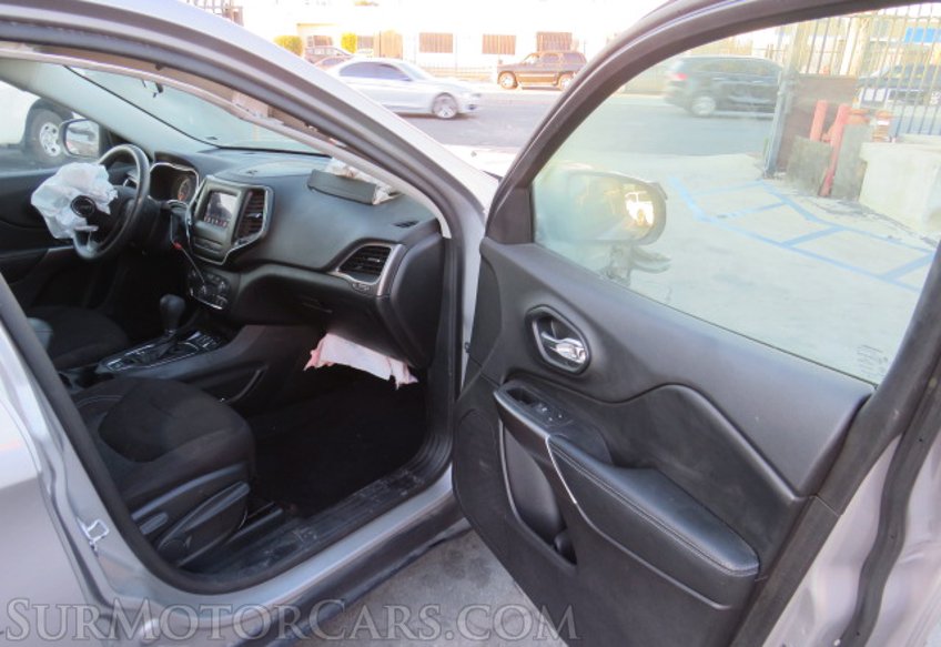 2020 Jeep Cherokee - Image 22