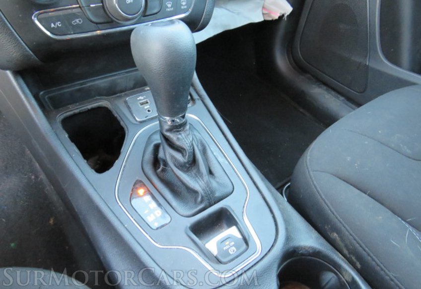 2020 Jeep Cherokee - Image 39