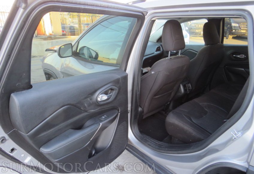 2020 Jeep Cherokee - Image 24