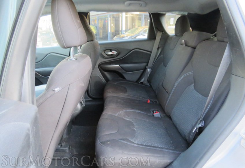 2020 Jeep Cherokee - Image 29