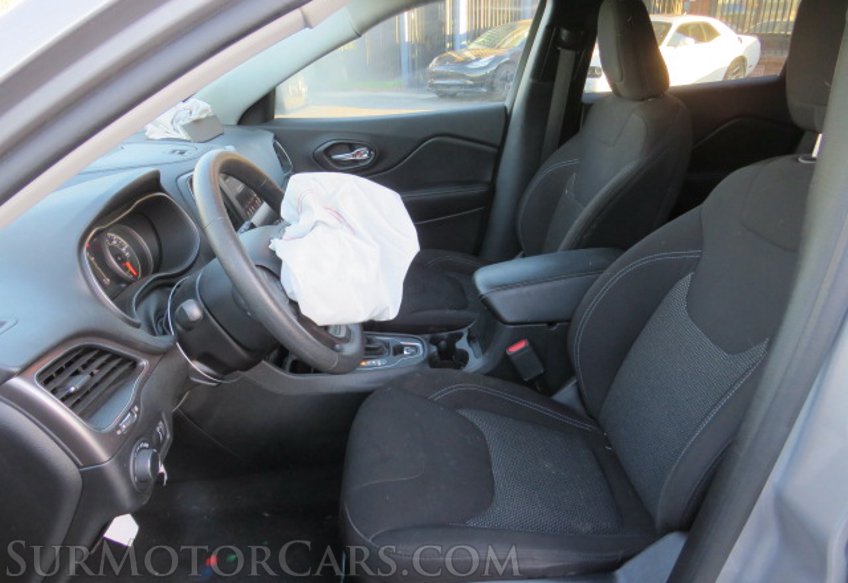 2020 Jeep Cherokee - Image 27