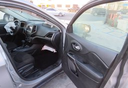 2020 Jeep Cherokee - Image 22