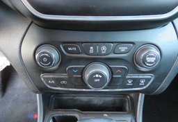 2020 Jeep Cherokee - Image 38