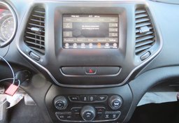 2020 Jeep Cherokee - Image 37