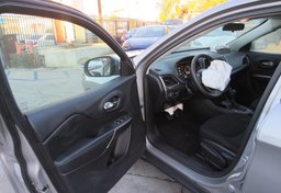 2020 Jeep Cherokee - Image 21