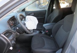 2020 Jeep Cherokee - Image 27