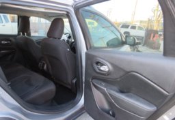 2020 Jeep Cherokee - Image 23