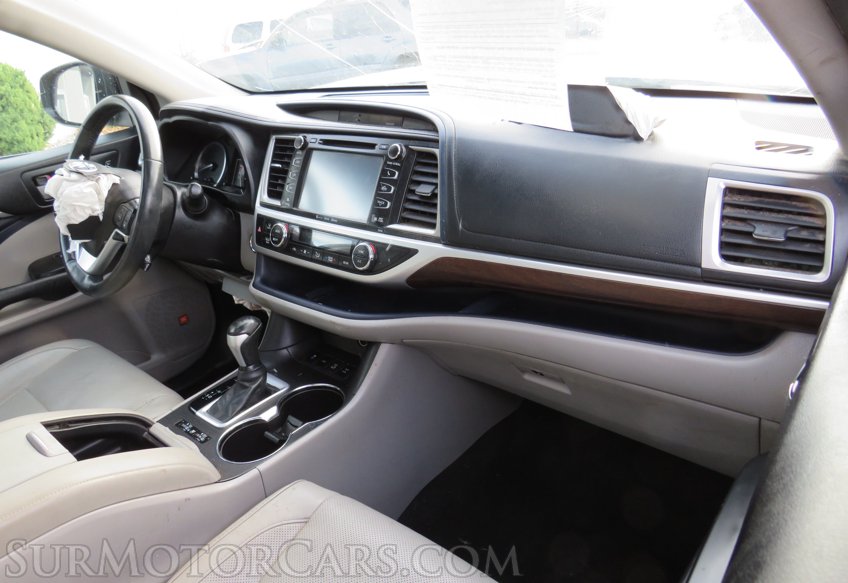 2016 Toyota Highlander - Image 16