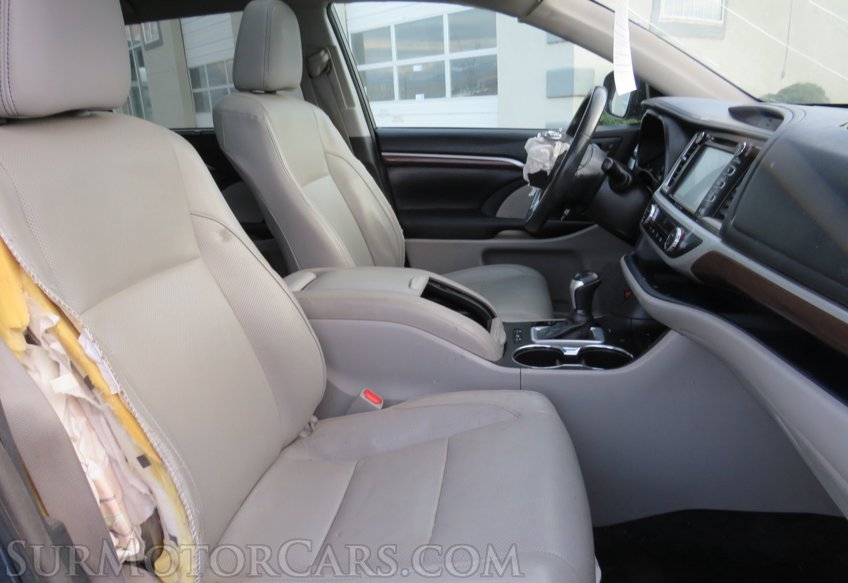 2016 Toyota Highlander - Image 17