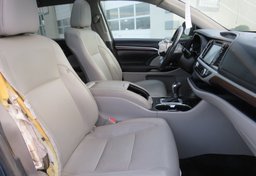 2016 Toyota Highlander - Image 17