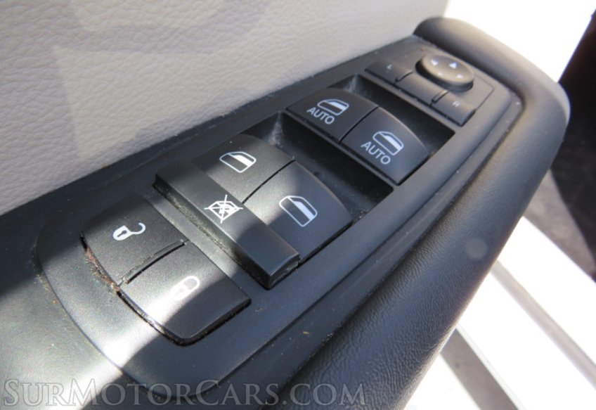 2020 Chrysler Voyager - Image 38