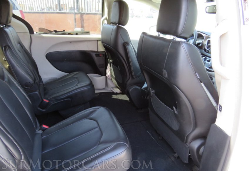 2020 Chrysler Voyager - Image 30
