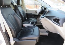 2020 Chrysler Voyager - Image 24