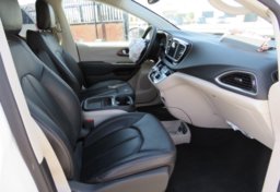 2020 Chrysler Voyager - Image 26