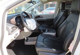 2020 Chrysler Voyager - Image 25