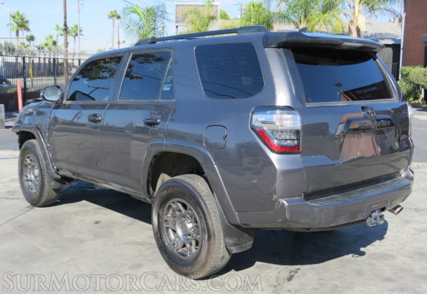 2020 Toyota 4Runner - Image 10