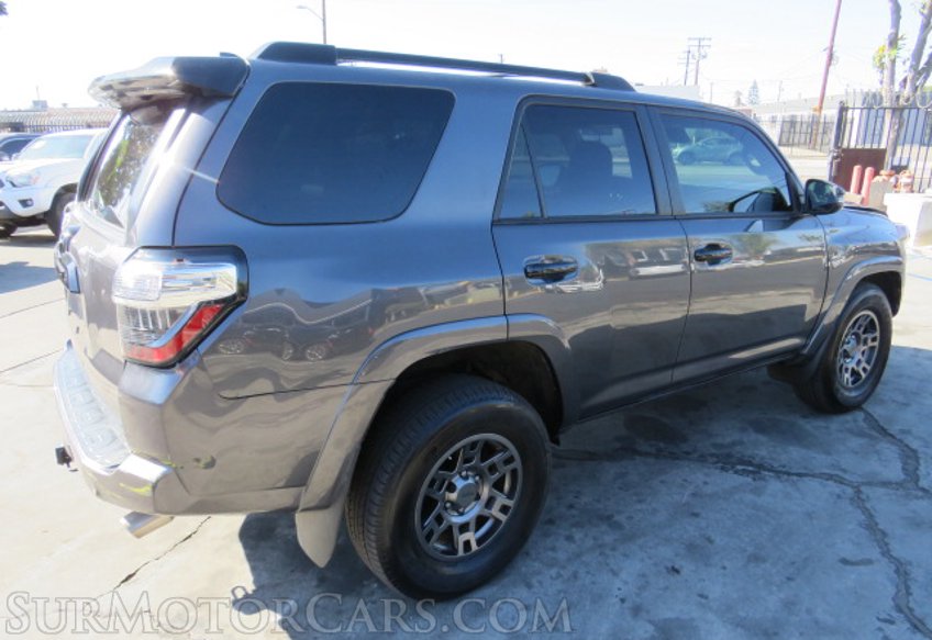 2020 Toyota 4Runner - Image 9