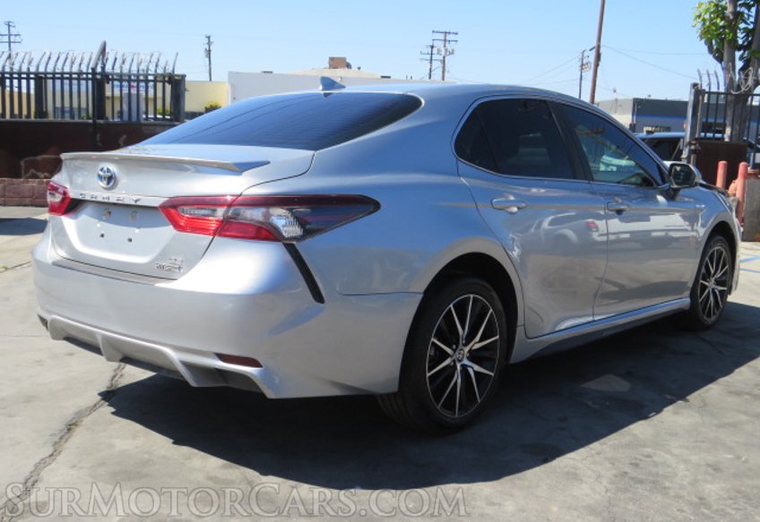 2021 Toyota Camry - Image 10