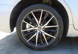 2021 Toyota Camry - Image 18