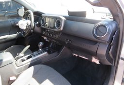 2016 Toyota Tacoma - Image 19