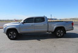 2016 Toyota Tacoma - Image 9