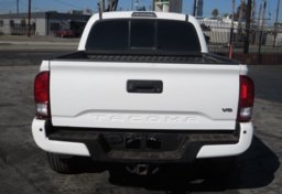 2016 Toyota Tacoma - Image 12