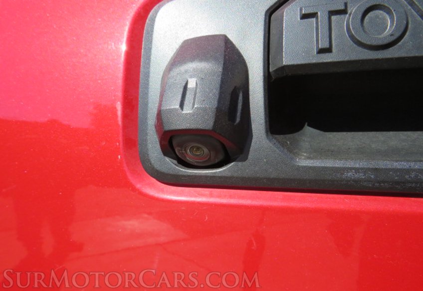 2017 Toyota Tacoma - Image 18