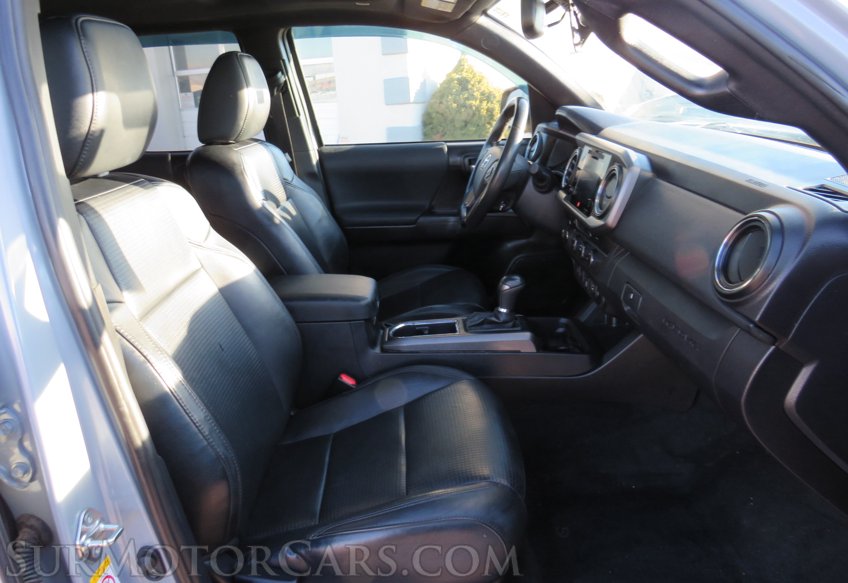 2019 Toyota Tacoma 4WD - Image 34