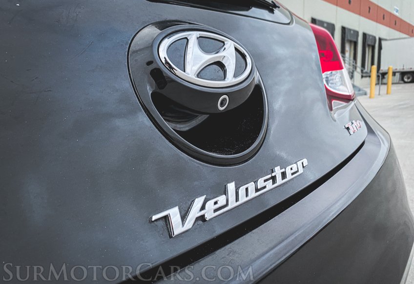 2016 Hyundai Veloster - Image 18
