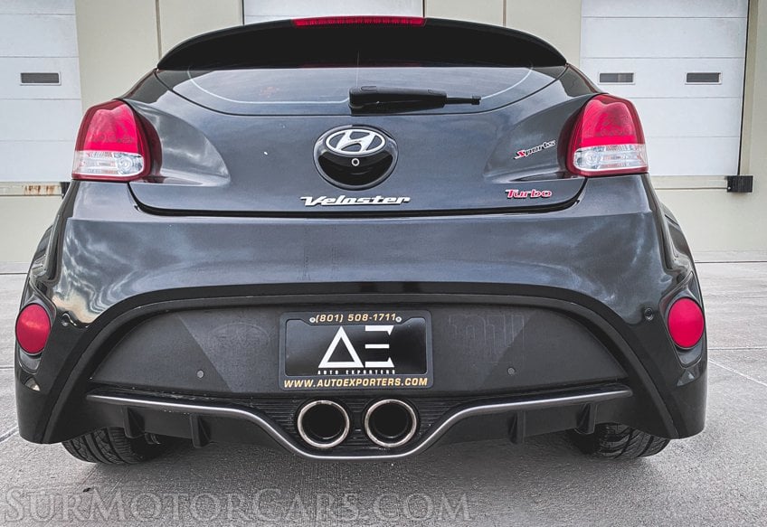 2016 Hyundai Veloster - Image 16