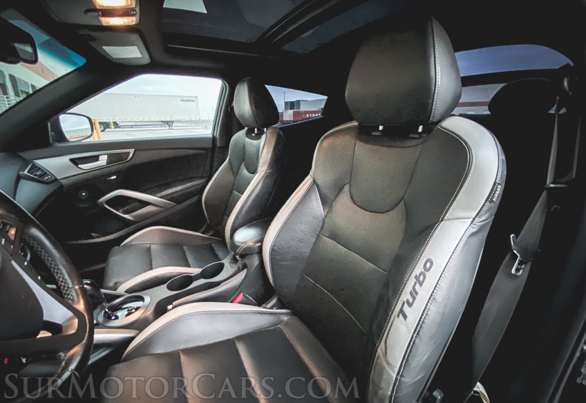 2016 Hyundai Veloster - Image 22