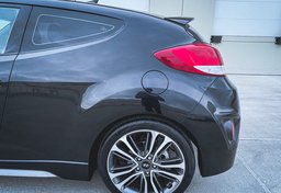 2016 Hyundai Veloster - Image 11