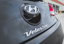 2016 Hyundai Veloster - Image 18
