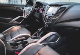 2016 Hyundai Veloster - Image 25