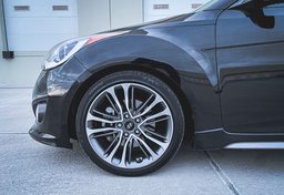 2016 Hyundai Veloster - Image 10